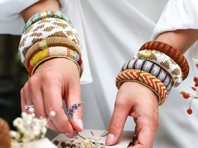 Handgemaakte design armbanden van Return to&nbsp;Sender